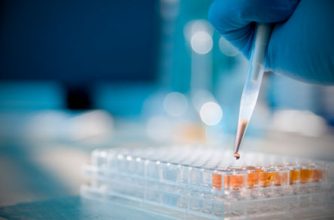 Laboratory pipette dispensing samples for pharmaceutical research
